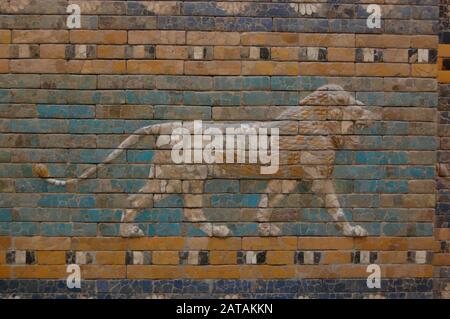 Illustration du Lion à la porte d'Ischtar du Musée Pergamon, Berlin Banque D'Images