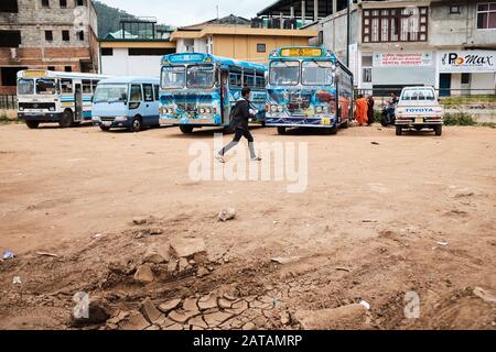 Station de bus animée Nuwara Eliya au Sri Lanka Banque D'Images