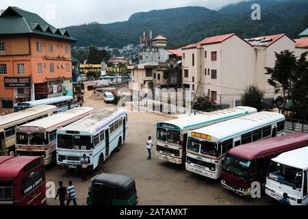 Station de bus animée Nuwara Eliya au Sri Lanka Banque D'Images