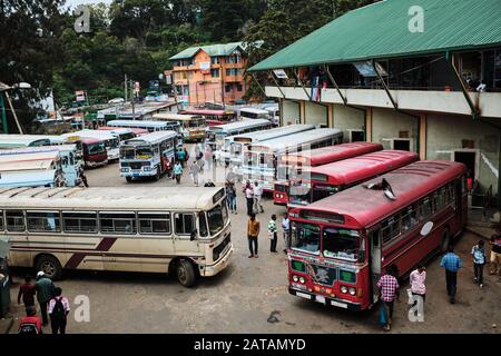 Station de bus animée Nuwara Eliya au Sri Lanka Banque D'Images