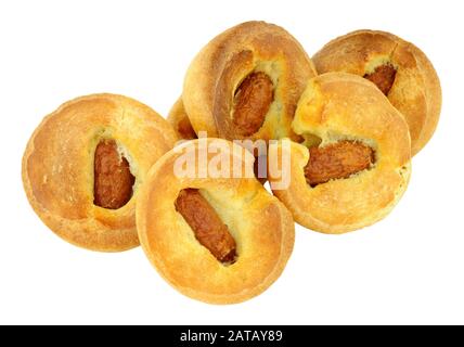 Mini-saucisse crapaud dans le trou snacks isolés sur un fond blanc Banque D'Images