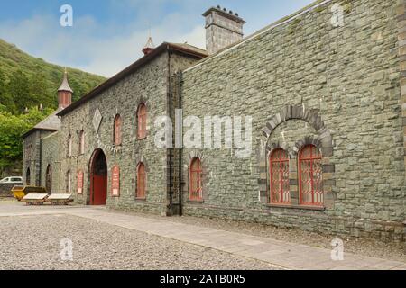Le Musée national de la Slate les anciens ateliers de la carrière de Dinorwic commémorant l'industrie de l'ardoise qui dominait autrefois la région de Llanberis au Pays de Galles Banque D'Images