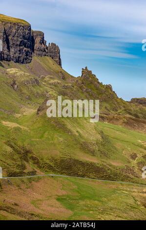 Vue sur le Quiraing dans la région de Trotternish de l'île de Skye Inner Hebrides Highland en Ecosse du sud Banque D'Images