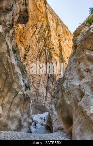 Murs en pierre calcaire à Canyon Gorropu, Gola Su Gorropu, parc national du Gennargentu, province de Nuoro, Sardaigne, Italie Banque D'Images