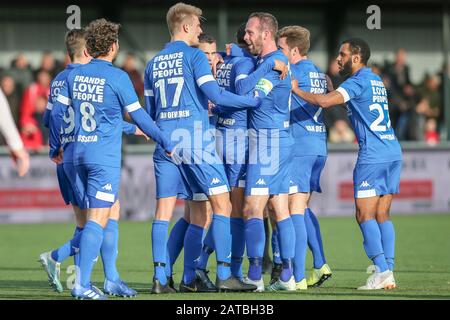 Spakenburg, Pays-Bas. 01 février 2020. Spakenburg, 01-02-2020, de Westmaat Tweede Divisie, football néerlandais, saison 2019-2020, les joueurs ASWH célèbrent l'objectif du joueur ASWH Gilmario van der Werp pendant le match crédit: Pro Shots/Alay Live News crédit: Pro Shots/Alay Live News crédit: Pro Shots/Alay Live News crédit: Pro Shots/Alay Live News Pro Shots/Alay Live News Credit: Pro Shots/Alay Live News Credit: Pro Shots/Alay Live News Credit: Pro Shots/Alay Live News Credit: Pro Shots/Alay Live News Credit: Pro Shots/Alay Live News Banque D'Images