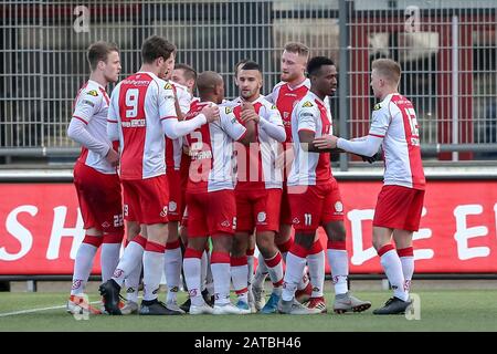 Spakenburg, Pays-Bas. 01 février 2020. Spakenburg, 01-02-2020, de Westmaat Tweede Divisie, football néerlandais, saison 2019-2020, joueurs IJsselmeervogels célébrant 2-0 but du joueur IJsselmeervogels Ahmed el Azzouti pendant le match crédit: Pro Shots/Alay Live News crédit: Pro Shots/Alay Live News: Pro Shots/Alamy Live News: Pro Shots/Alay Live News Credit: Pro Shots/Alay Live News Credit: Pro Shots/Alay Live News Credit: Pro Shots/Alay Live News Credit: Pro Shots/Alay Live News Banque D'Images