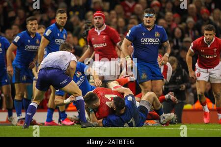 Millennium Stadium, Cardiff, Glamourgan, Royaume-Uni. 1 févr. 2020. International Rugby, six Nations Rugby, Pays de Galles contre l'Italie; Josh Adams du Pays de Galles a obtenu son troisième essai du match pour faire le score 40-0 Credit: Action plus Sports/Alay Live News Banque D'Images