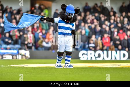 The Kiyan Prince Foundation Stadium, Londres, Royaume-Uni. 1 févr. 2020. 'Jude the Cat' la mascotte de QPR lors du match de championnat EFL Sky Bet entre Queens Park Rangers et Bristol City au Kiyan Prince Foundation Stadium, Londres, Angleterre, le 1er février 2020. Photo De Phil Hutchinson. Utilisation éditoriale uniquement, licence requise pour une utilisation commerciale. Aucune utilisation dans les Paris, les jeux ou une seule publication de club/ligue/joueur. Crédit: Uk Sports Pics Ltd/Alay Live News Banque D'Images