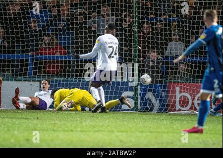 Stade Spotland, Rochdale, Royaume-Uni. 1 févr. 2020. Rochdale, ANGLETERRE - 1 FÉVRIER Tyler Smith de Rochdale FC scores pour Rochdale pendant le match de la Sky Bet League 1 entre Rochdale et Shrewsbury Town au stade Spotland, Rochdale le samedi 1 février 2020. (Crédit: Ian Charles | MI News) la photographie ne peut être utilisée qu'à des fins de rédaction de journaux et/ou de magazines, licence requise à des fins commerciales crédit: Mi News & Sport /Alay Live News Banque D'Images