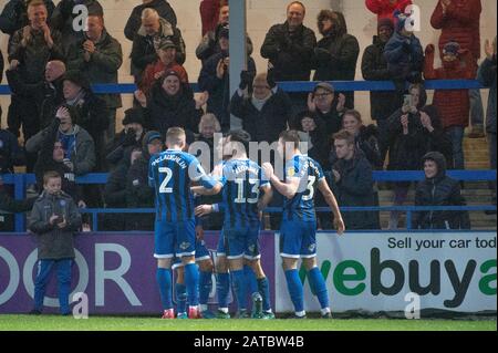 Stade Spotland, Rochdale, Royaume-Uni. 1 févr. 2020. Rochdale, ANGLETERRE - 1 FÉVRIER Tyler Smith de Rochdale FC célèbre avec ses coéquipiers lors du match de la Sky Bet League 1 entre Rochdale et Shrewsbury Town au stade Spotland, Rochdale le samedi 1 février 2020. (Crédit: Ian Charles | MI News) la photographie ne peut être utilisée qu'à des fins de rédaction de journaux et/ou de magazines, licence requise à des fins commerciales crédit: Mi News & Sport /Alay Live News Banque D'Images