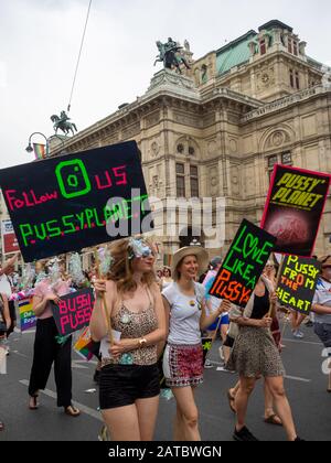 Europride 2019 défilé à Vienne par l'Opéra Banque D'Images