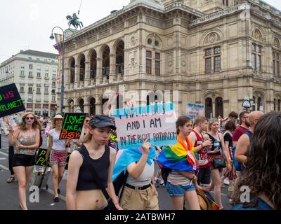 Europride 2019 défilé à Vienne par l'Opéra Banque D'Images