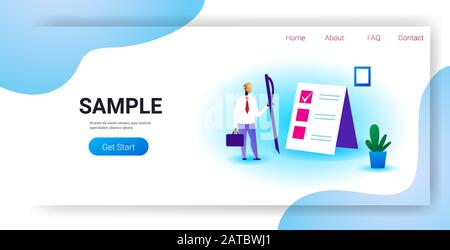 robot moderne tenant stylo solutions nouvelles idées liste de contrôle avec des marques dans les cases à cocher plan d'affaires technologie de l'intelligence artificielle concept pleine longueur horizontale copie espace illustration vectorielle Illustration de Vecteur