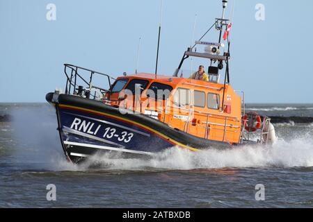RNLI Exmouth canot de sauvetage Bridie O'Shea, sur l'exercice à Exmouth, Devon Banque D'Images
