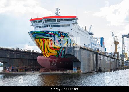 Szycecin Chantier Naval-Stocznia Szczecinska Gryfia. Pologne. 08-28-2017. Ferry pour la mer Baltique Cracovie dans le quai sec du chantier naval. Armateur Pzb-Polska Zegluga Baltycka Banque D'Images