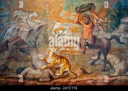 Mosaïque: Paire de Centaurs Fighting Cats de Prey, Villa Hadriana près de Tivoly Italie autour de 130 AD. Musée Altes, Berlin, Allemagne. Banque D'Images