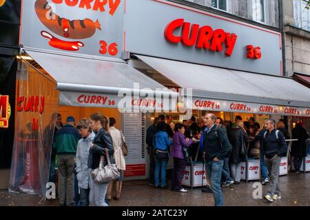 Saucisse au curry restaurant 36, rue Mehringdamm, Kreuzberg, Berlin, Allemagne de l'ouest Banque D'Images