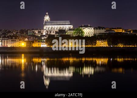 Cathédrale Saint-Louis de Blois la nuit, France Banque D'Images