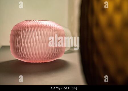 Vases sur un bureau d'un grand angle tridimensionnel, vases sur une table avec une grande texture, meilleur arrière-plan d'un vase Banque D'Images