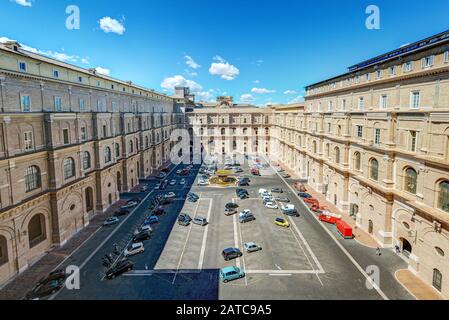Vatican - 14 MAI 2014 : musées du Vatican, une des cours. Banque D'Images