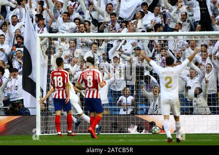 Madrid, Espagne. 01 février 2020. Madrid, Espagne; 01/02/2020.- Football Football de la Ligue espagnol match 22, 2019-2020 Real Madrid contre Atletico de Madrid tenu au stade Santiago Bernabeu, à Madrid. Score final 1-0 Real Madrid gagnant, Benema score objectif. Crédit: Juan Carlos Rojas/Picture Alliance | Usage Dans Le Monde/Dpa/Alay Live News Banque D'Images