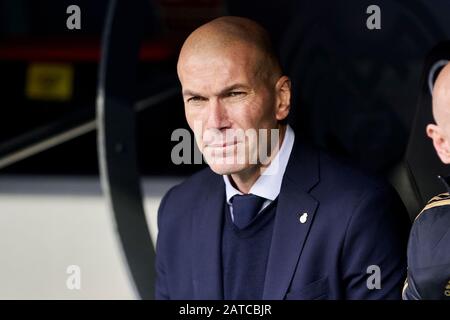 Madrid, Espagne. 01 février 2020. Zinedine Zidane, entraîneur Du Real Madrid pendant le match de la Liga entre Le Real Madrid et l'Atletico de Madrid au stade Santiago Bernabeu. (Note Finale: Real Madrid 1 - Atletico De Madrid 0) Crédit: Sopa Images Limited/Alay Live News Banque D'Images