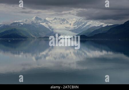Réflexions Dans Le Détroit De Prince William, Forêt Nationale De Chugach, Alaska, États-Unis Banque D'Images