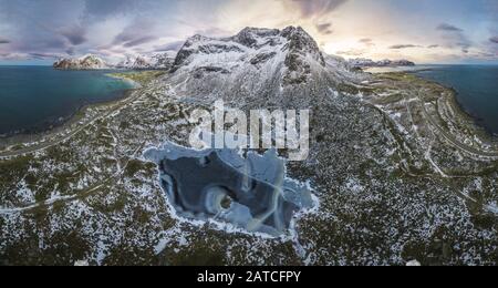 Flakstadtind Aux Îles Lofoten, Norvège Banque D'Images