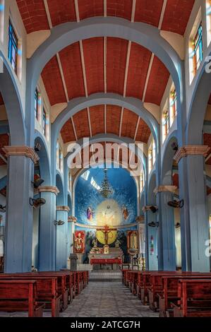 Intérieur de Parroquia de San Blas, l'église catholique sur la place principale de San Blas, Riviera Nayarit, Mexique. Banque D'Images