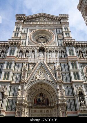 Façade centrale du Duomo de Florence Banque D'Images