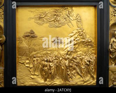 Panneau d'or de Moïse des portes du Paradis, par Lorenzo Ghiberti, portes du Baptistère de Florence Banque D'Images