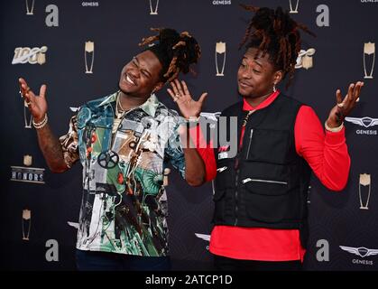 Miami, États-Unis. 01 février 2020. Les joueurs et les frères Seattle Seahawks Shaquem () et Shaquill Griffin arrivent sur le tapis rouge à la Adrienne Arsht Centre for the NFL Honors lors de la semaine Super Bowl LIV à Miami le samedi 1er février 2020. Photo de David Tulis/UPI crédit: UPI/Alay Live News Banque D'Images