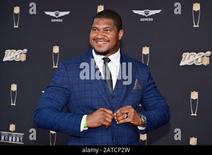 Miami, États-Unis. 01 février 2020. Calais Campbell arrive sur le tapis rouge à la Adrienne Arsht Centre for the NFL Honors lors de la semaine Super Bowl LIV à Miami le samedi 1er février 2020. Photo de David Tulis/UPI crédit: UPI/Alay Live News Banque D'Images