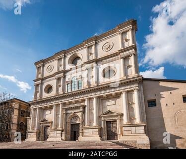 Basilique de San Bernardino, reconstruite après 2009 séisme, L'Aquila, Abruzzo, Italie Banque D'Images