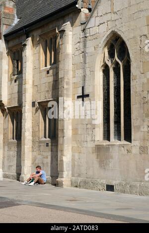 Église St Mary de Crypt dans le centre-ville de Gloucester avec la salle scolaire originale de l'école Crypt. Site de la première école du dimanche fondée . Banque D'Images