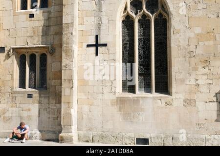 Église St Mary de Crypt dans le centre-ville de Gloucester avec la salle scolaire originale de l'école Crypt. Site de la première école du dimanche fondée . Banque D'Images