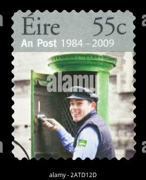 Irlande - VERS 2009 : un cachet postal irlandais annulé représentant Un Post Eire de 1984 à 2009, vers 2009. Banque D'Images