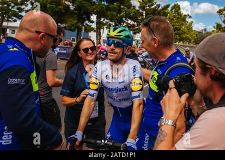 Geelong, Australie. 02 février 2020. 2 février 2020: Geelong, AUSTRALIE - 2 FÉVRIER 2020: Dries Devenyns (bel) de l'équipe de Deceuninck Quick Step après avoir remporté le crédit de course de chemin Great Ocean 2020 Cadel Evans: Chris Putnam/ZUMA Wire/Alay Live News Credit: Zuma Press, Inc./Alay Live News Banque D'Images