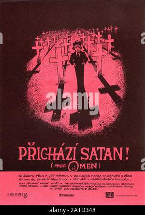 Gregory PECK LEE REMICK et HARVEY STEPHENS en tant que Damien au directeur OMEN 1976 RICHARD DONNER musique Jerry Goldsmith Royaume-Uni - États-Unis coproduction Harvey Bernhard Productions / Mace Neufeld Productions / Twentieth Century Fox Productions Banque D'Images