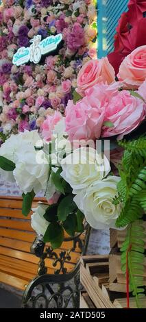 Kuching, Sarawak / Malaisie - 2 Février 2020: Saint Valentin Fleurs Et Décorations Banque D'Images
