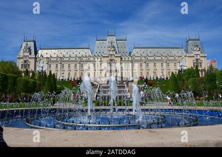 Iasi, ROUMANIE - 16 MAI 2016 : le Palais de la Culture est le principal point d'attraction de la capitale moldave, il a été construit dans le style Néogothique et en tant que tel Banque D'Images