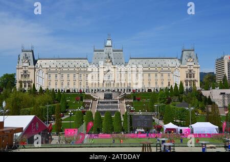 Iasi, ROUMANIE - 16 MAI 2016 : le Palais de la Culture est le principal point d'attraction de la capitale moldave, il a été construit dans le style Néogothique et en tant que tel Banque D'Images