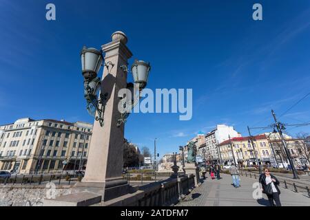 Sofia, Bulgarie - 01 février 2020 : vue panoramique sur le pont du Lion au-dessus de la rivière Vladaya. Lion Bridge construit en 1889. Banque D'Images