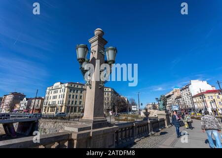 Sofia, Bulgarie - 01 février 2020 : vue panoramique sur le pont du Lion au-dessus de la rivière Vladaya. Lion Bridge construit en 1889. Banque D'Images