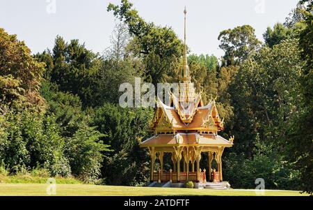 Pavillon thaïlandais royal dans le parc Denantou à Lausanne Banque D'Images