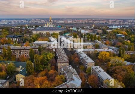 Vue aérienne de Kiev-Pechersk Lavra en automne panorama Banque D'Images