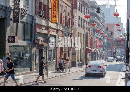 Melbourne, Australie 20 décembre 2019 : Little Bourke Street dans le quartier de China Town est rempli de fumée de brume provenant des feux de brousse de la Nouvelle-Galles du Sud. Banque D'Images