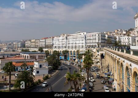 La Promenade des Sablettes est un site riverain emblématique d'Alger et à proximité de la Kasbah d'Alger, site classé au patrimoine mondial de l'UNESCO Banque D'Images