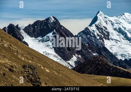 Vinicunca, Pérou - Rainbow Mountain (5200 m) dans les Andes, Cordillera de los Andes, région de Cusco en Amérique du Sud. Montagnes Pérou paysage Banque D'Images