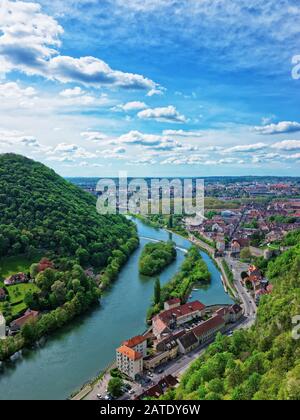 Vue aérienne sur Besançon Bourgogne Franche Comté en France Banque D'Images